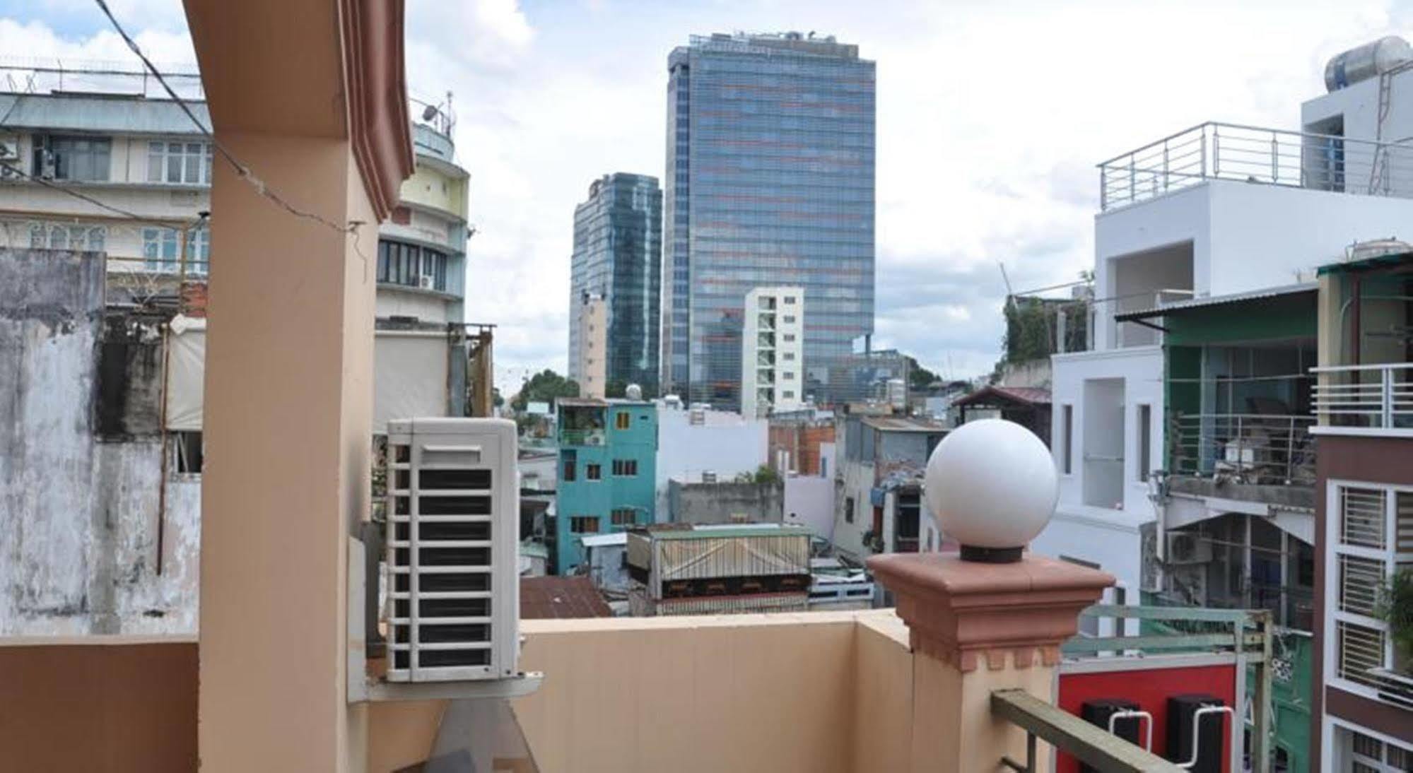Ha Vy Hotel Ho Chi Minh City Exterior photo